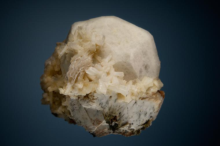 ANALCIME with NATROLITE